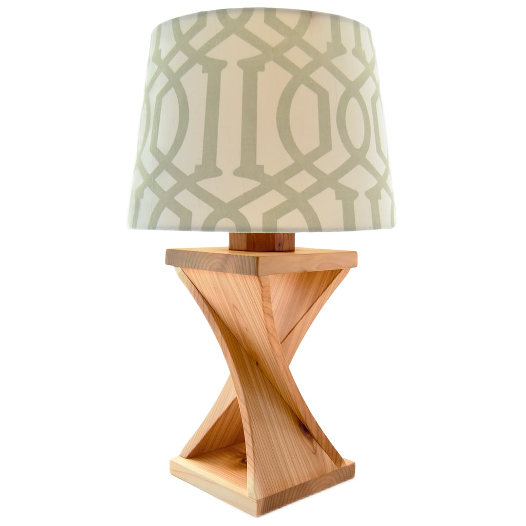 Lamp in red cedar with the illusion of a twist