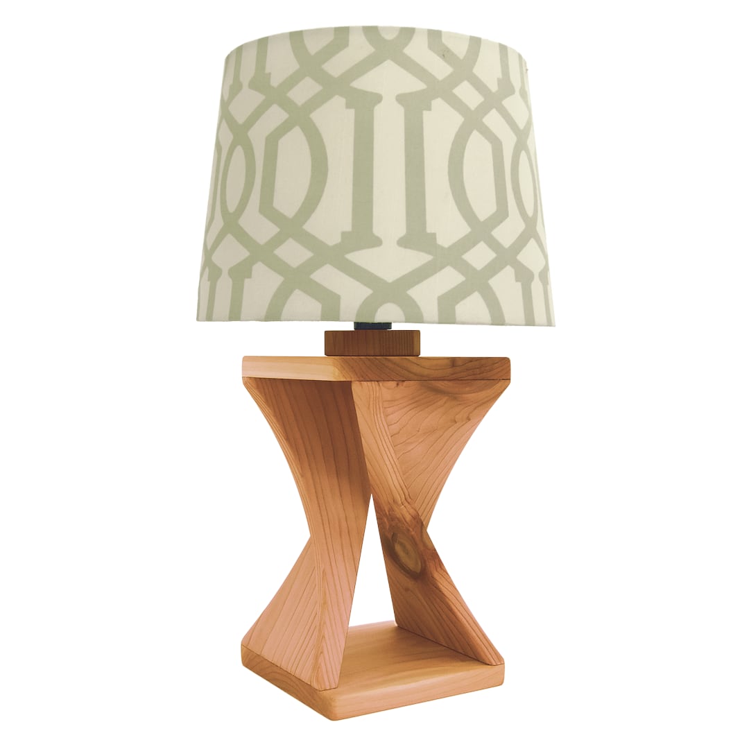 Lamp in red cedar with the illusion of a twist