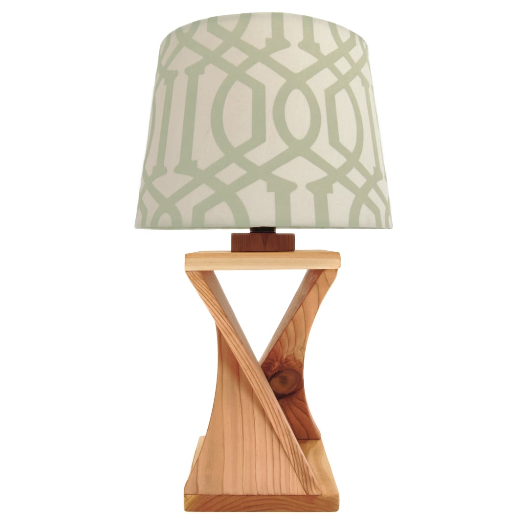 Lamp in red cedar with the illusion of a twist